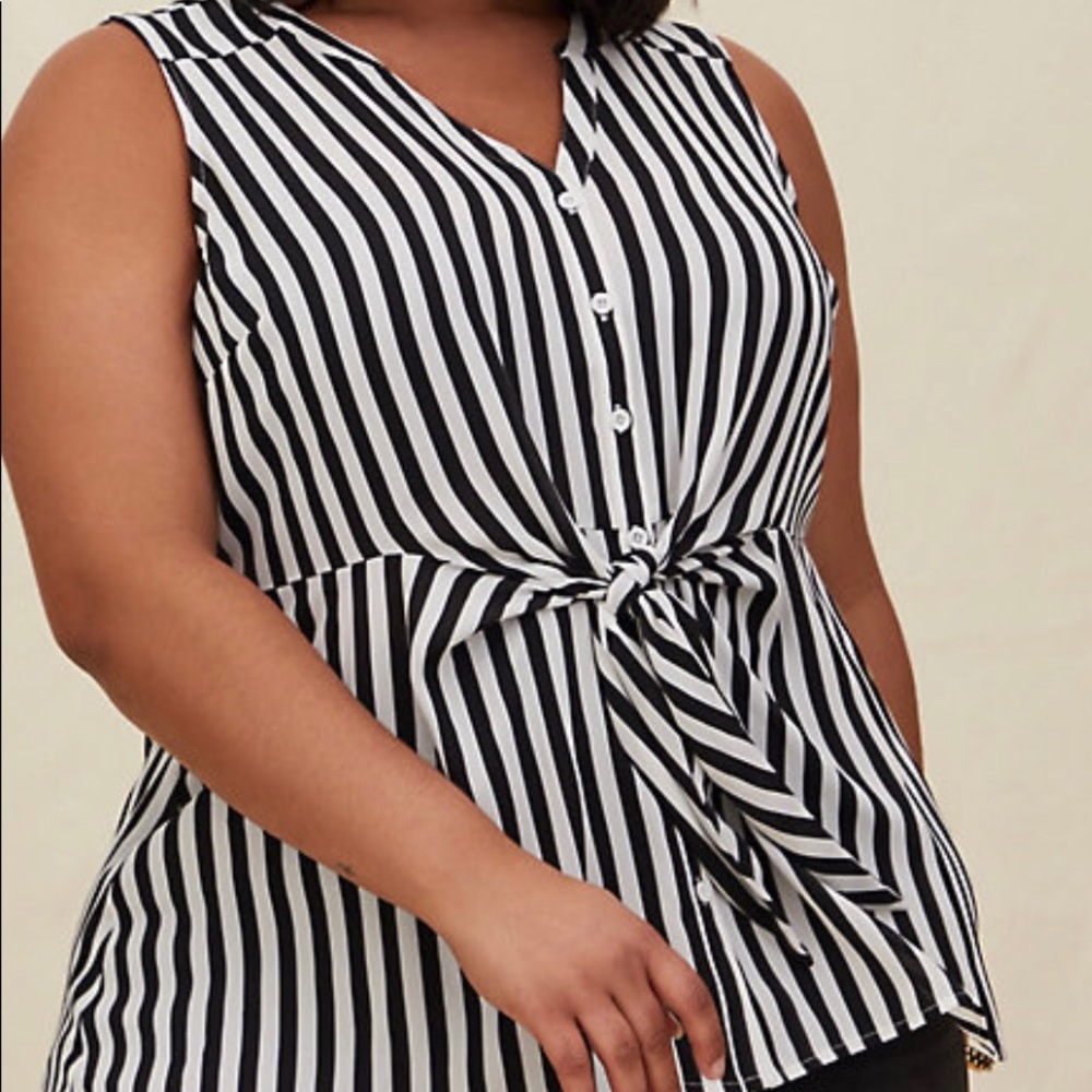 TORRID BLACK & WHITE STRIPE SLEEVELESS BLOUSE